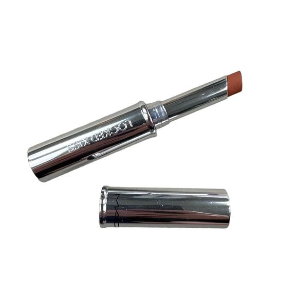 MAC Cosmetics - Locked Kiss 24hr Lipstick in 65 Posh - Picture 1 of 3